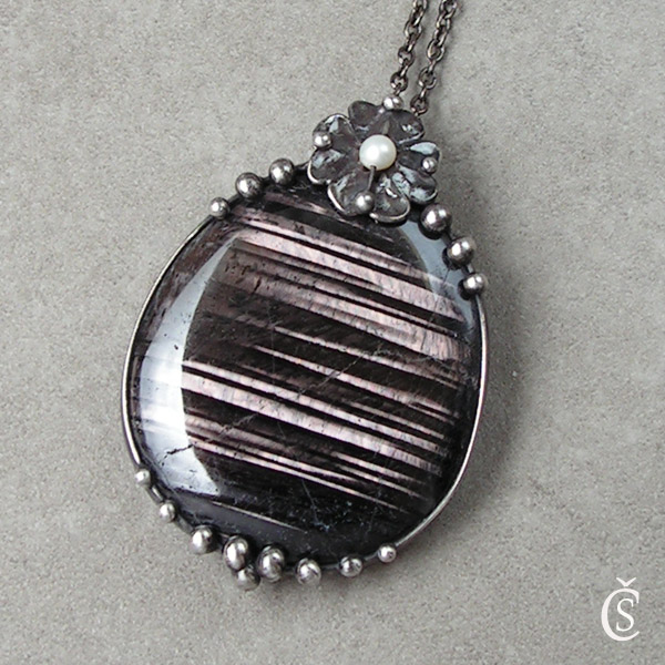 Pro paní z Růže - Hypersten, perla