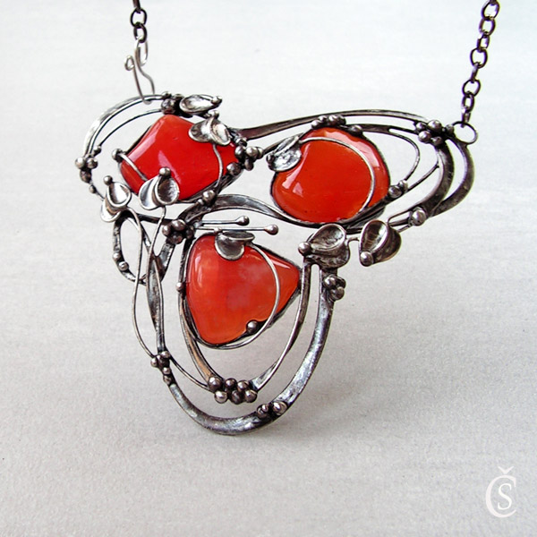 V listech Jeřabin - Karneol