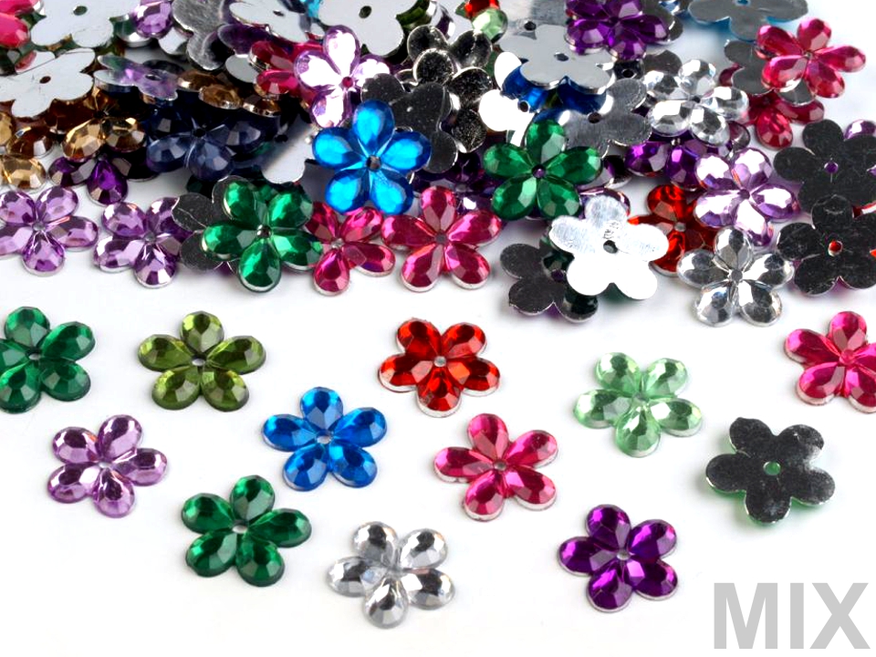 Plastové kytičky - 50 kusů.