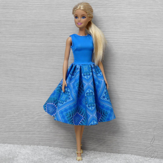 Modré šaty pro Barbie