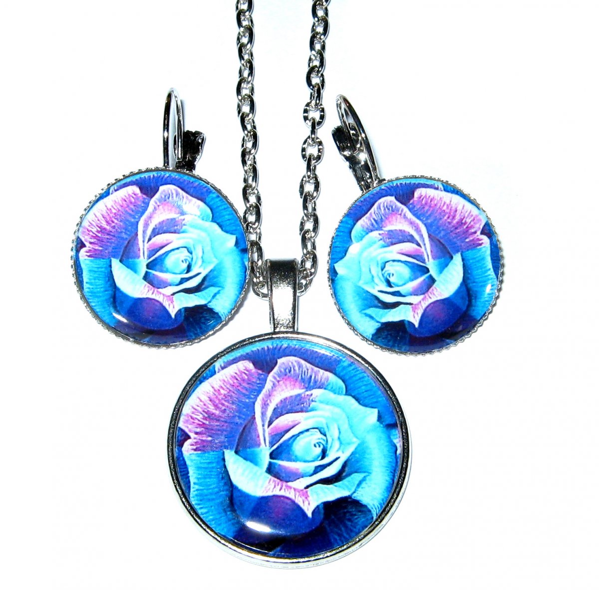 Souprava...Netradiční a tajemná podoba růže.