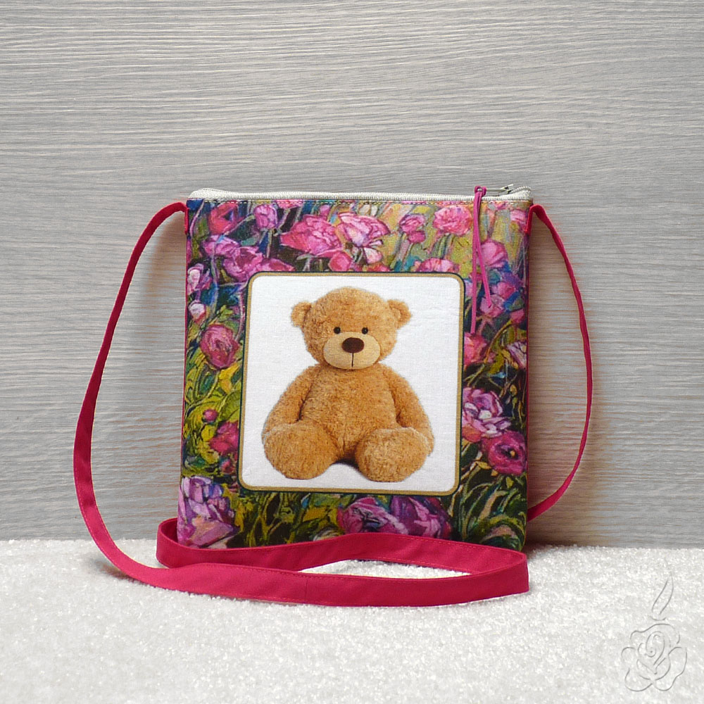 Menší barevná kabelka s medvídkem