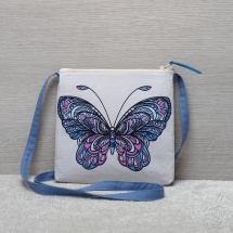 Modrorůžová kabelka s motýlem