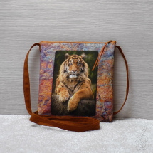 Menší barevná kabelka s tygrem
