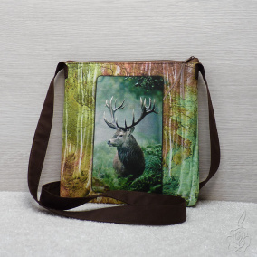 Menší hnědo zelená kabelka s jelenem