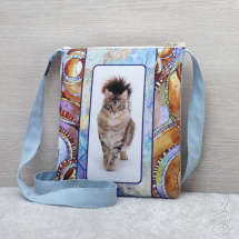 Menší barevná kabelka s kočkou