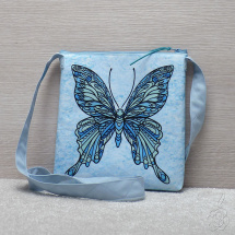Světle modrá kabelka s motýlem