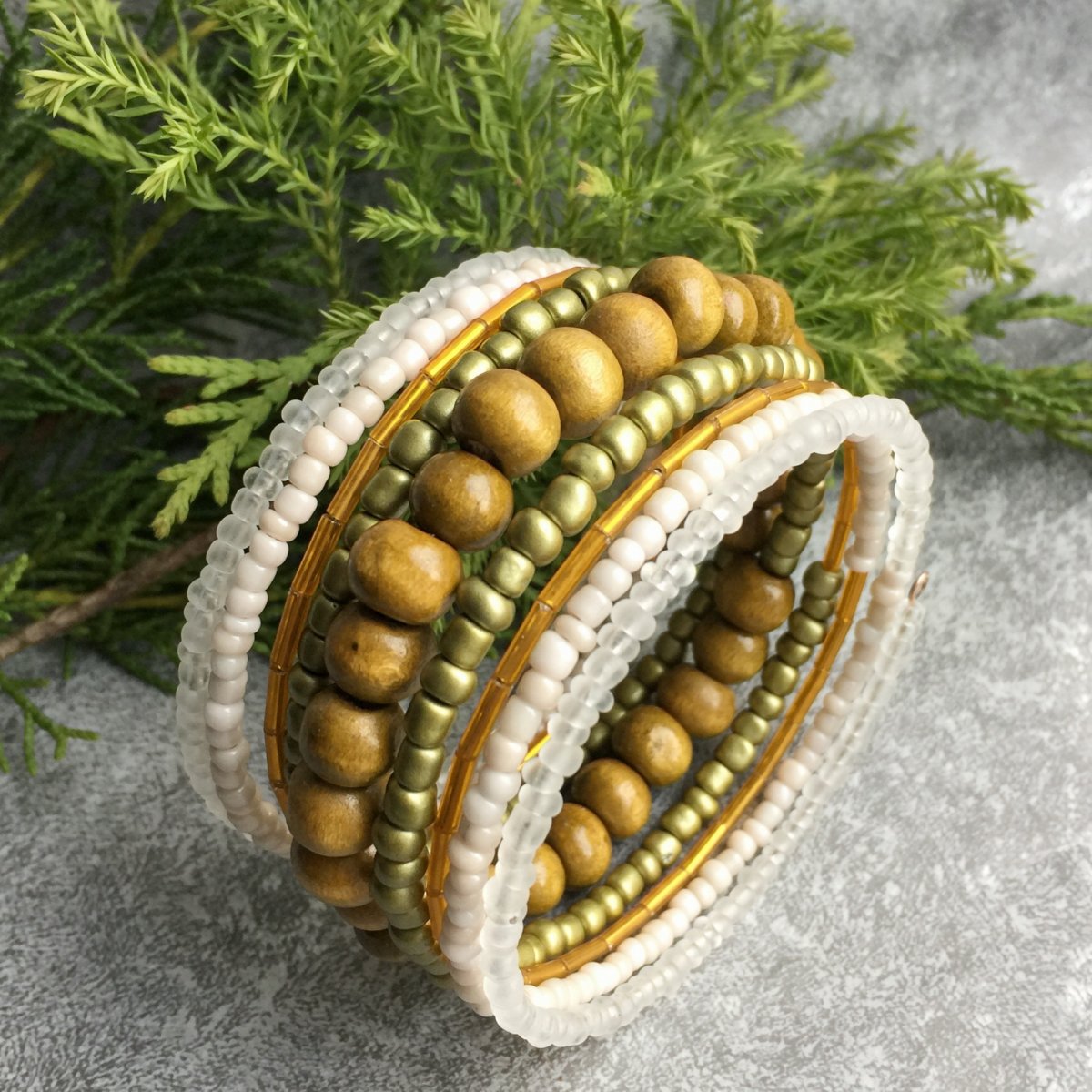 Náramek dřevečkovník hráškový