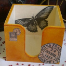 Zásobník na poznámkové bločky s motýly