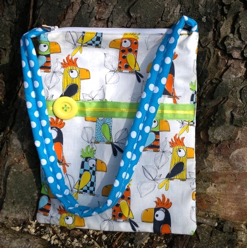 Malá kabelka - veselí papoušci