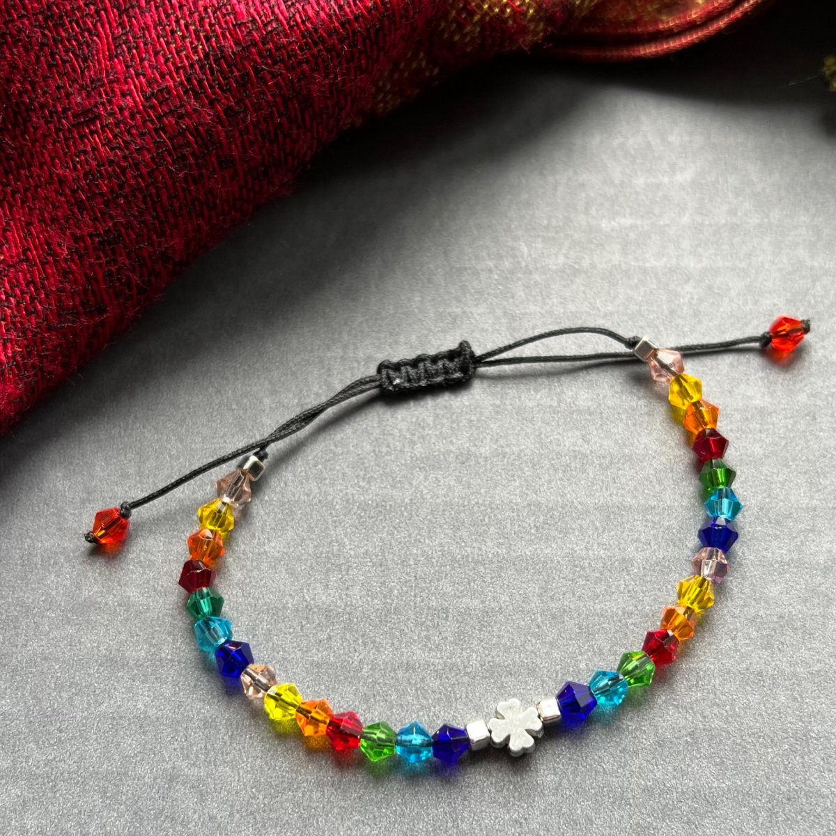 Duhový náramek šňůrkový