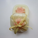 Elegantní mýdlo s vůní ylang.