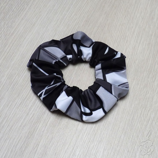 Gumička s černobílým vzorem