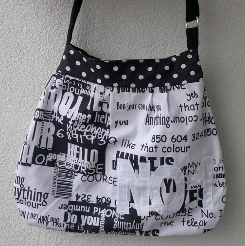 Kabelka ,,No 1´´s dlouhým trakem