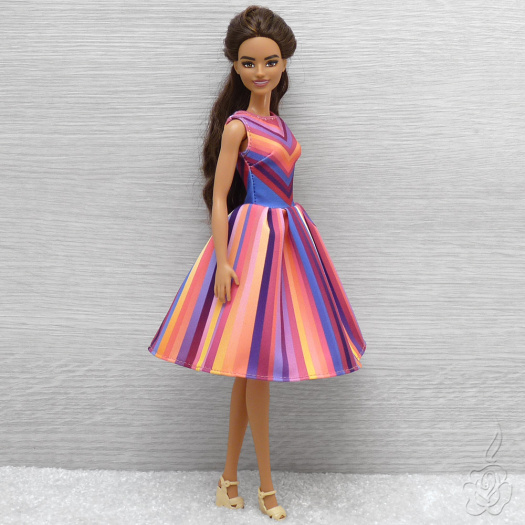 Pruhované šaty pro Barbie 