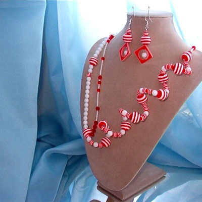 Souprava * Výstřednost patří k módě *