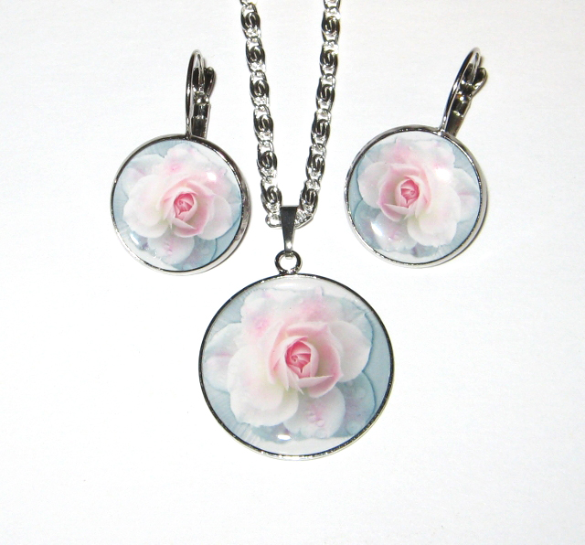 Uplakaná něžná růže 