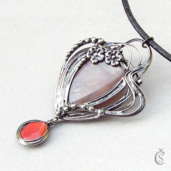 Dva kvítky - Měsíční kámen, Karneol