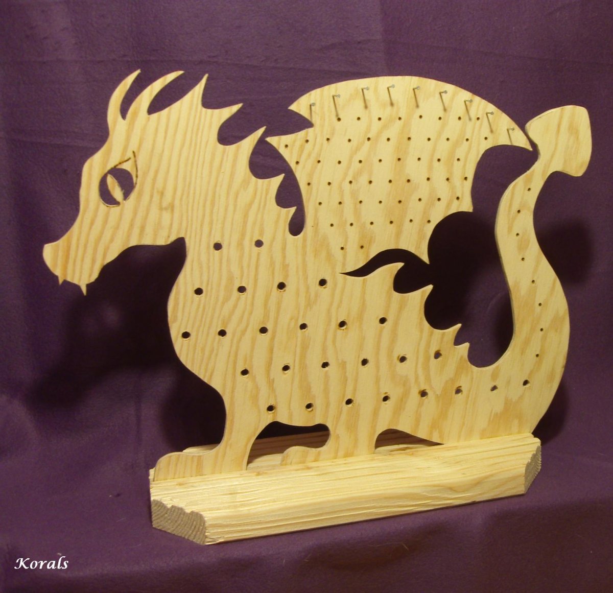 2607 Stojan na šperky DRAK světlý 