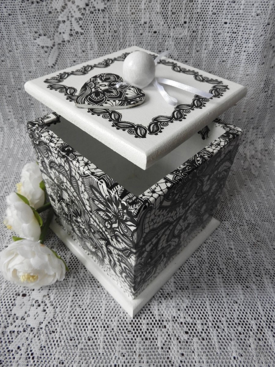 Krabička s poklopem - vintage krajka