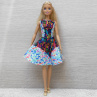 Barevné šaty pro Barbie
