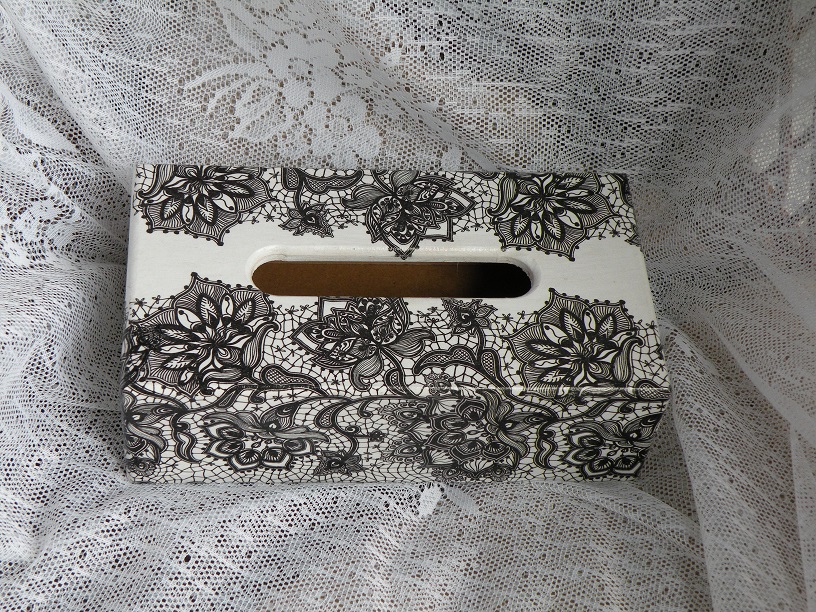 Krabička na kapesníky - Bíločerná s krajkou