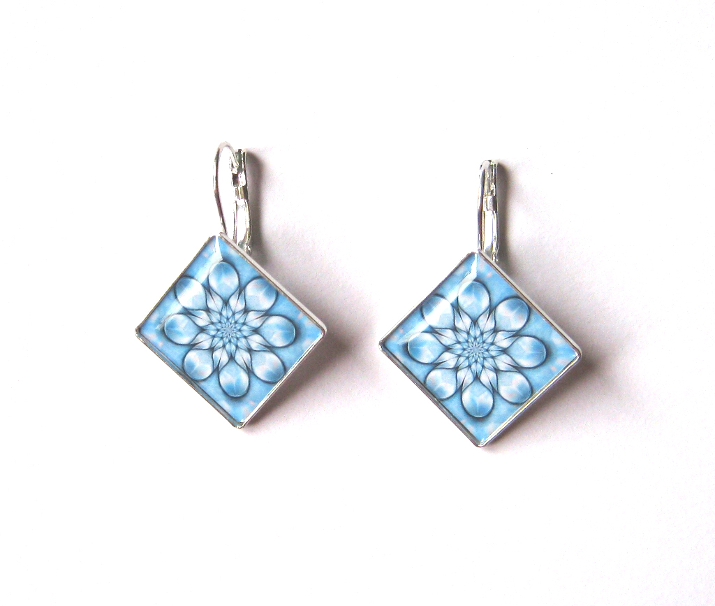 Modrá květinová mandala pro klid v duši.