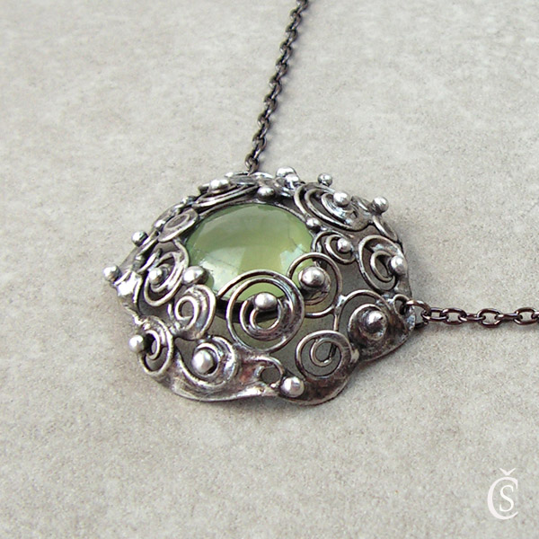 Spirálkový medailon - Prehnit