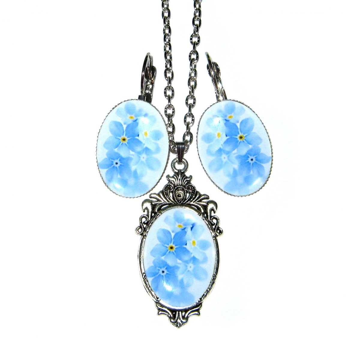 Krásná a něžná,ale i tajemná,to je pomněnka.