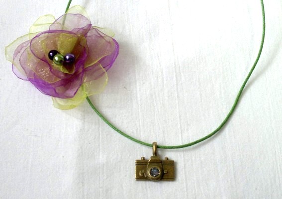 Fialovo-zelený foťák - náhrdelník