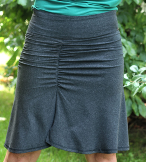 Tmavěšedá zvonová sukně - krátká