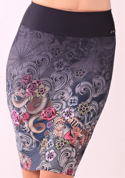 Pouzdrová sukně se vzorem. 