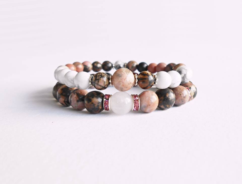 Náramek - rodonit, howlit, růženín