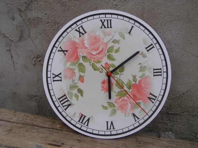 Hodiny závěsné kulaté - rozměr 27 cm - Růžičky 1