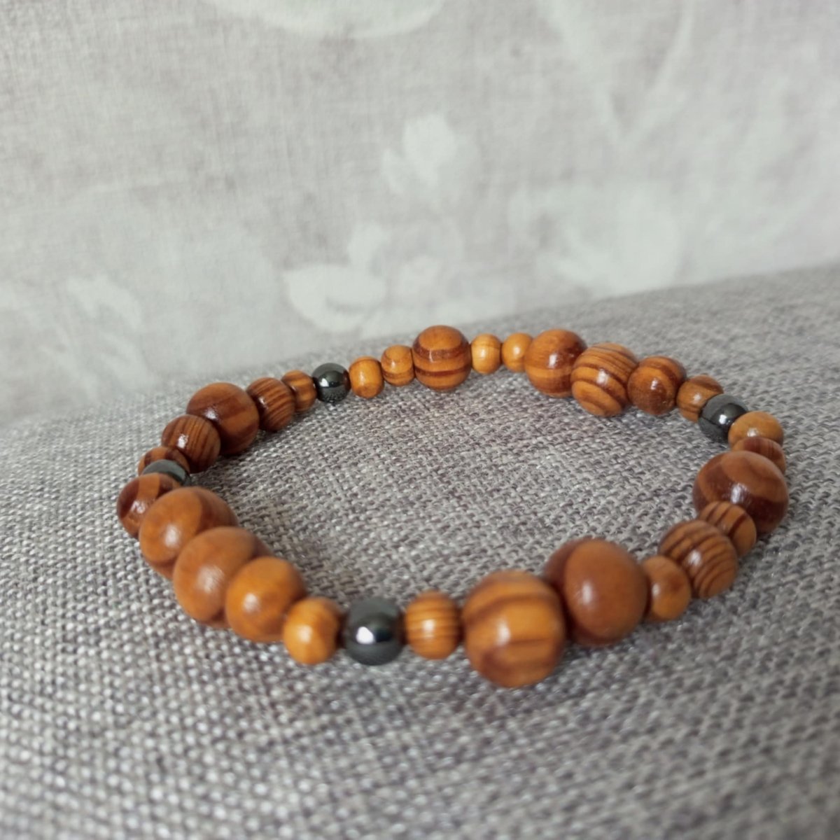 Náramek dřevo a hematit