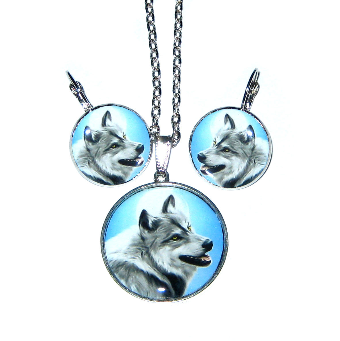 Souprava...Vlk , symbol nespoutaného života.