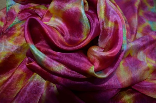 Hedvábný šátek tmavě růžová