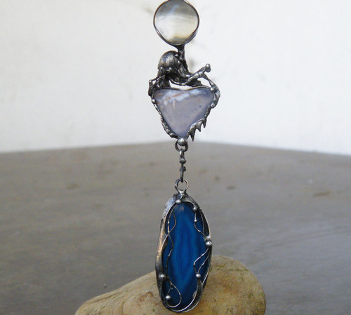 Proměny řeky ...(chalcedon, achát, sklo) svítí ve tmě