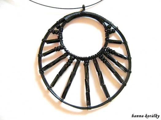 Náhrdelník - černý drátkovaný 