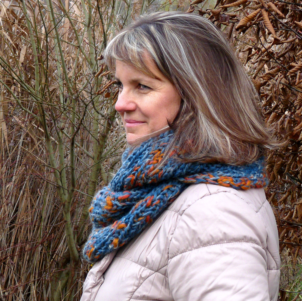 Objemný nákrčník - modrý, trochu do rezava