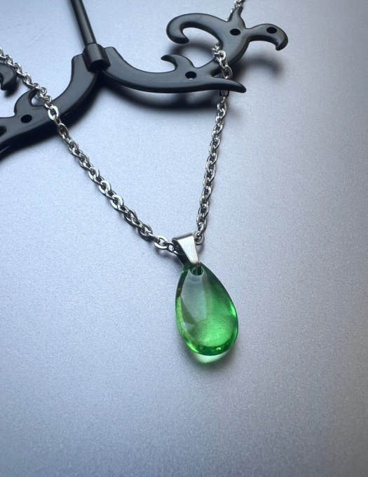 Řetízek s zelenou slzičkou - S.Steel