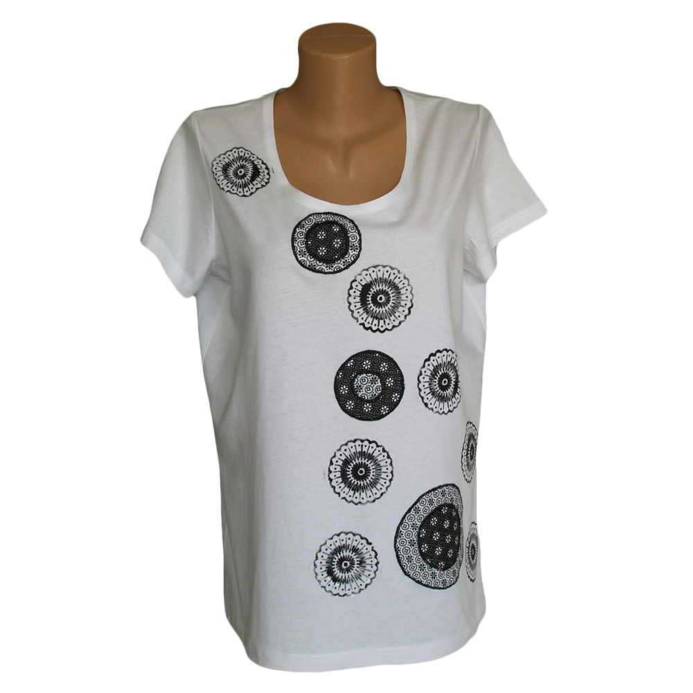 Dámské tričko černobílé aplikace a kytičky