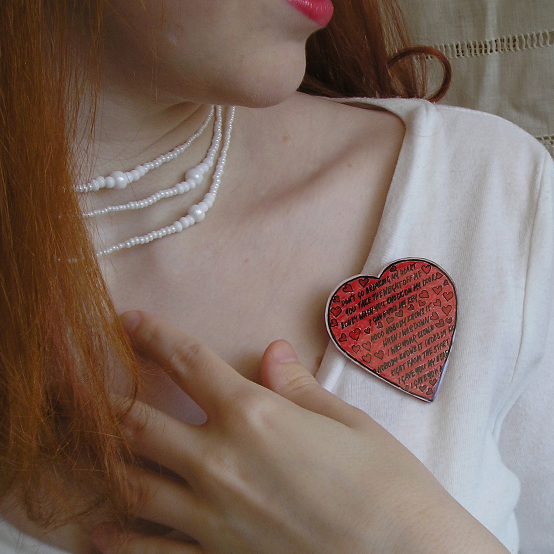 plastová brož Srdíčko