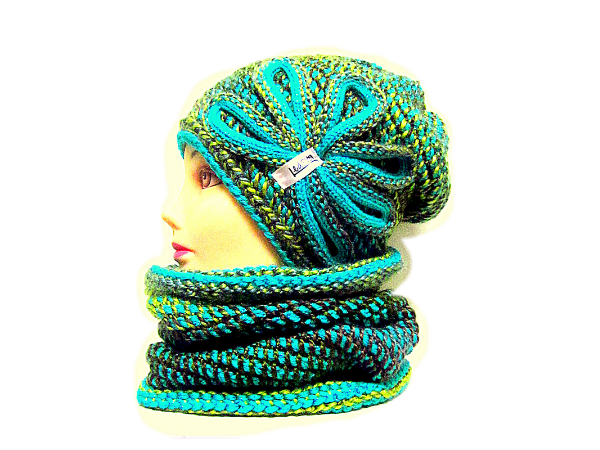 SOUPRAVA ČEPICE A NÁKRČNÍKU S APLIKACEMI /dvojnit