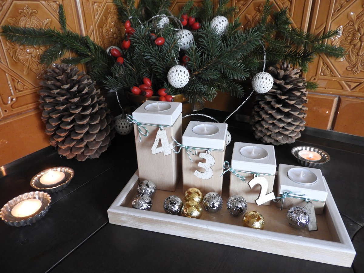 Adventní dřevěné svícny s podložkou obd. čísla Bvz