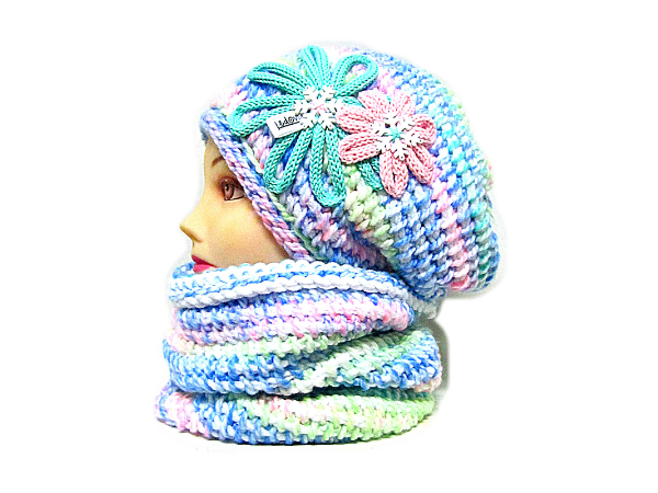 SOUPRAVA ČEPICE A NÁKRČNÍKU S APLIKACEMI