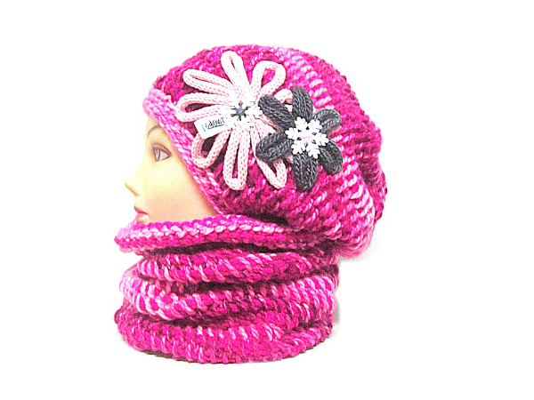 SOUPRAVA ČEPICE A NÁKRČNÍKU S APLIKACEMI