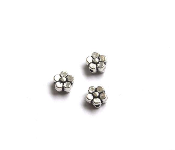 Kovový korálek kvítek 5 mm - 6 ks - starostříbro