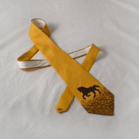 Hedvábná kravata s koněm hnědo-okrová