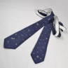 Tmavě modrá kravata s paragrafy 1824888